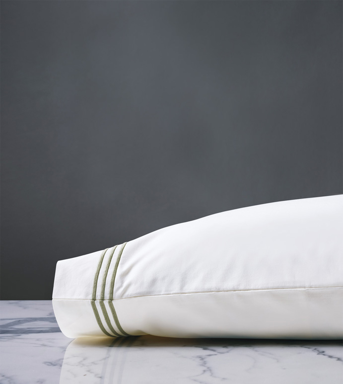 Tessa White/Pear Pillowcase