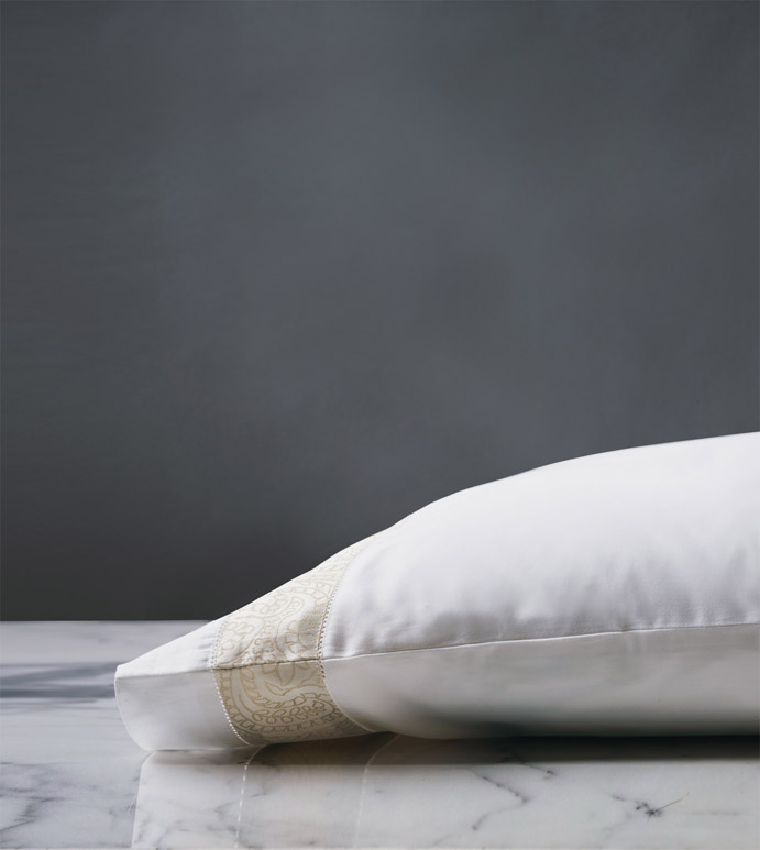 Cornice Lunetta White/Pearl Pillowcase