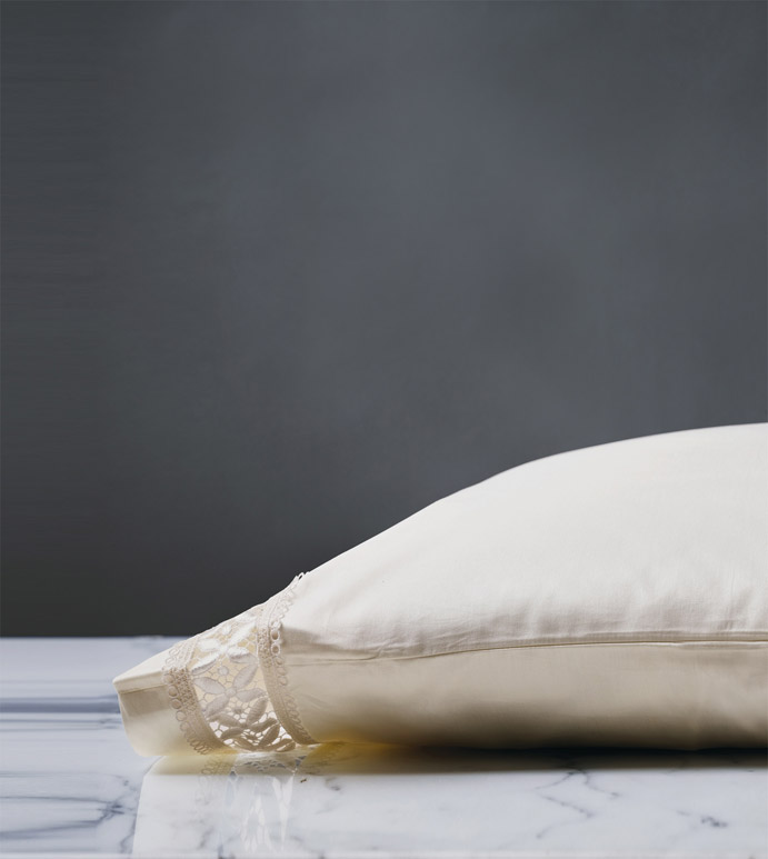 Juliet Lace Pillowcase in Ivory/Ivory