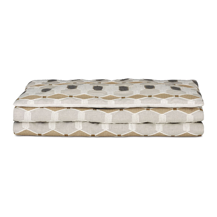 LEVI EMBROIDERED BED SCARF